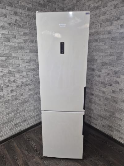 Холодильник HOTPOINT-ARISTON HF 5200 W 